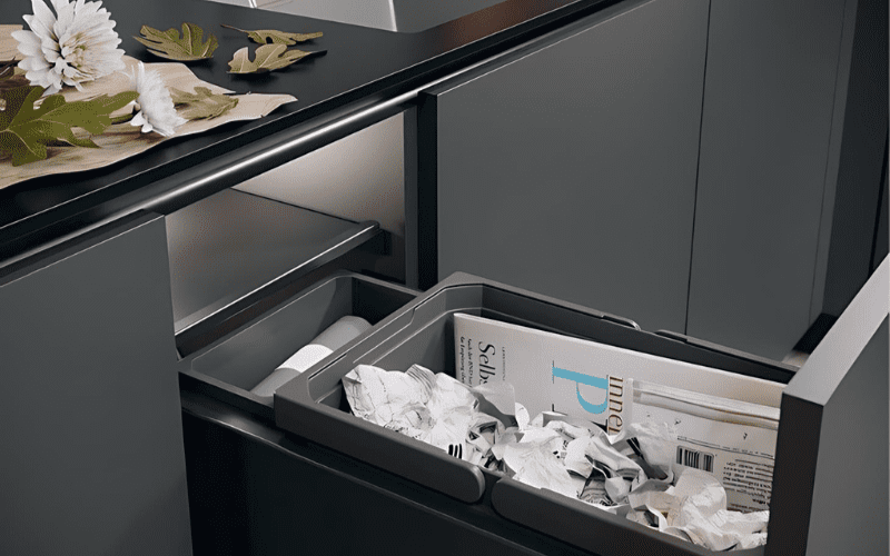 Ảnh Tiết Kiệm "Tối Đa" Không Gian Bếp Với Thùng Rác Gắn Cánh Tủ - 1 Thùng Rác Gắn Cánh Tủ Cao Cấp Giá Tốt