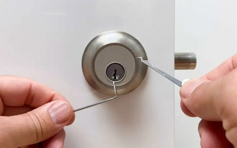 Khóa Cửa Phòng Bị Kẹt Và Cách Khắc Phục Hiệu Quả
