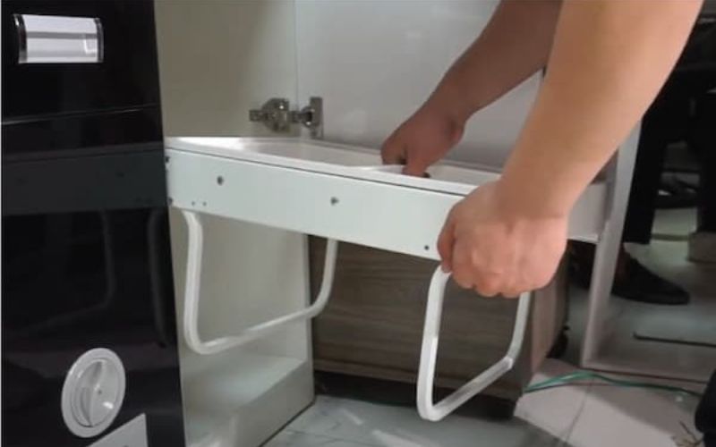 Hướng Dẫn Lắp Thùng Rác Âm Tủ Nhanh Chóng