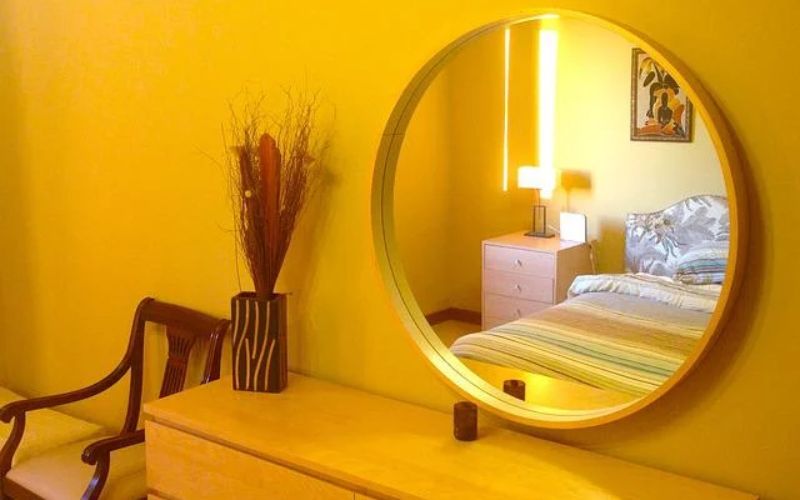 Ảnh Vị Trí Đặt Gương Trong Phòng Ngủ Khiến Bạn Luôn Gặp Ác Mộng? - 2 Vị Trí Đặt Gương Trong Phòng Ngủ Sai Lầm Phổ Biến