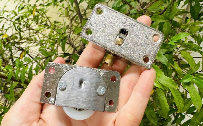 Bánh Xe Cửa Lùa Bằng Hợp Kim