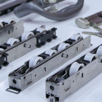 Ảnh Phụ kiện nội thất thông minh Taura - 92 Các Loại Bánh Xe Cửa Lùa Chất Lượng Cao